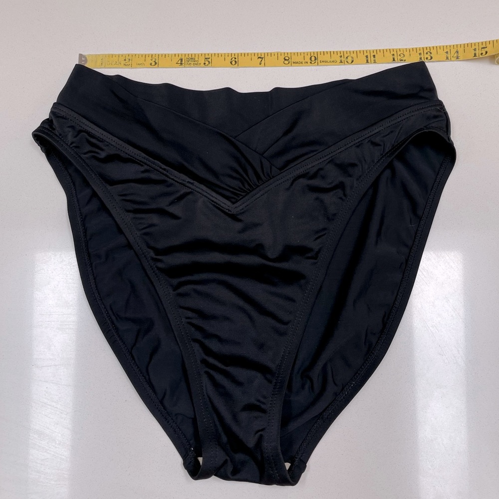 Beach Bay bikini bottoms. V cut. Black.
